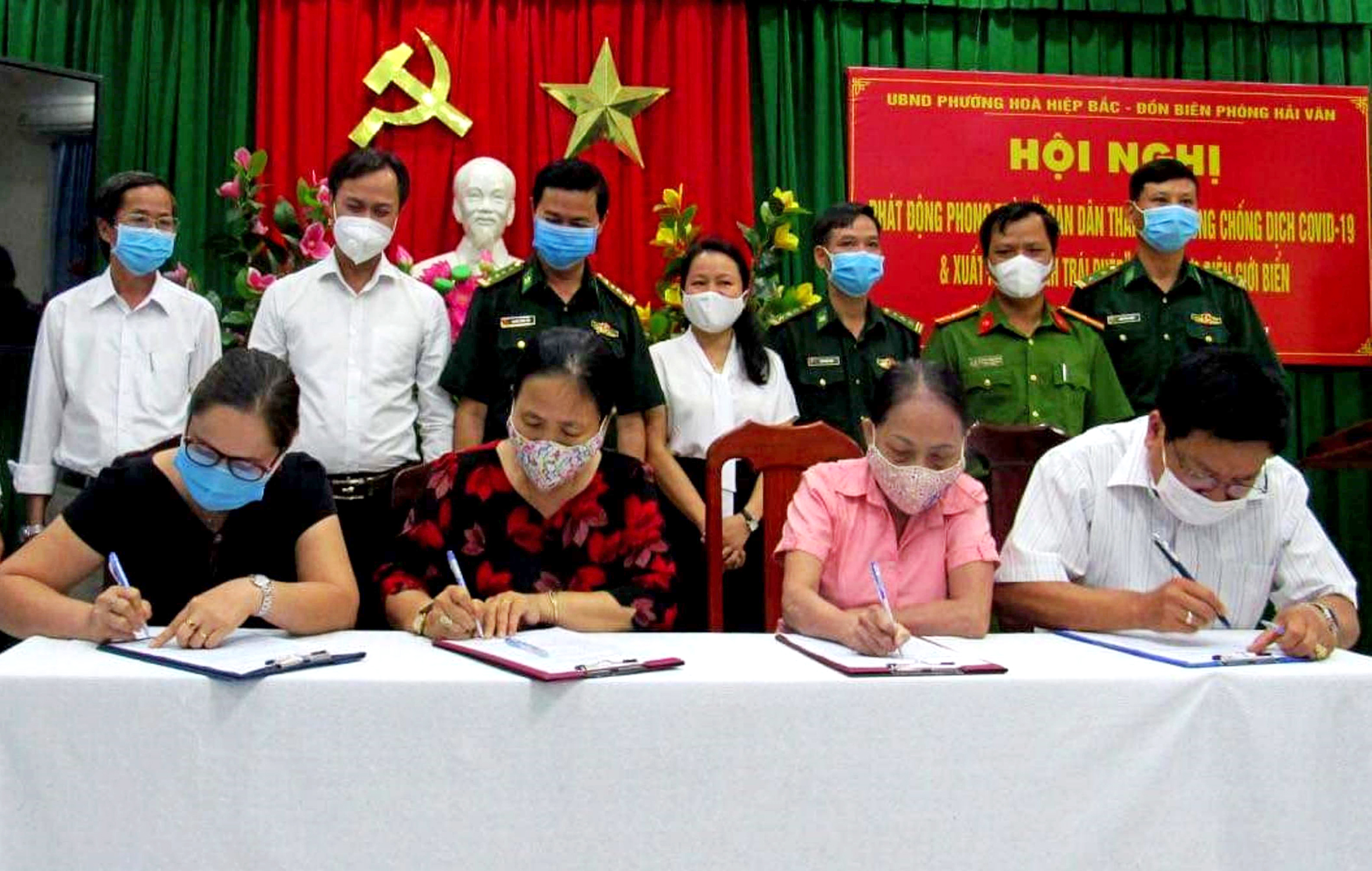 Cùng địa phương chống “giặc Covid-19”